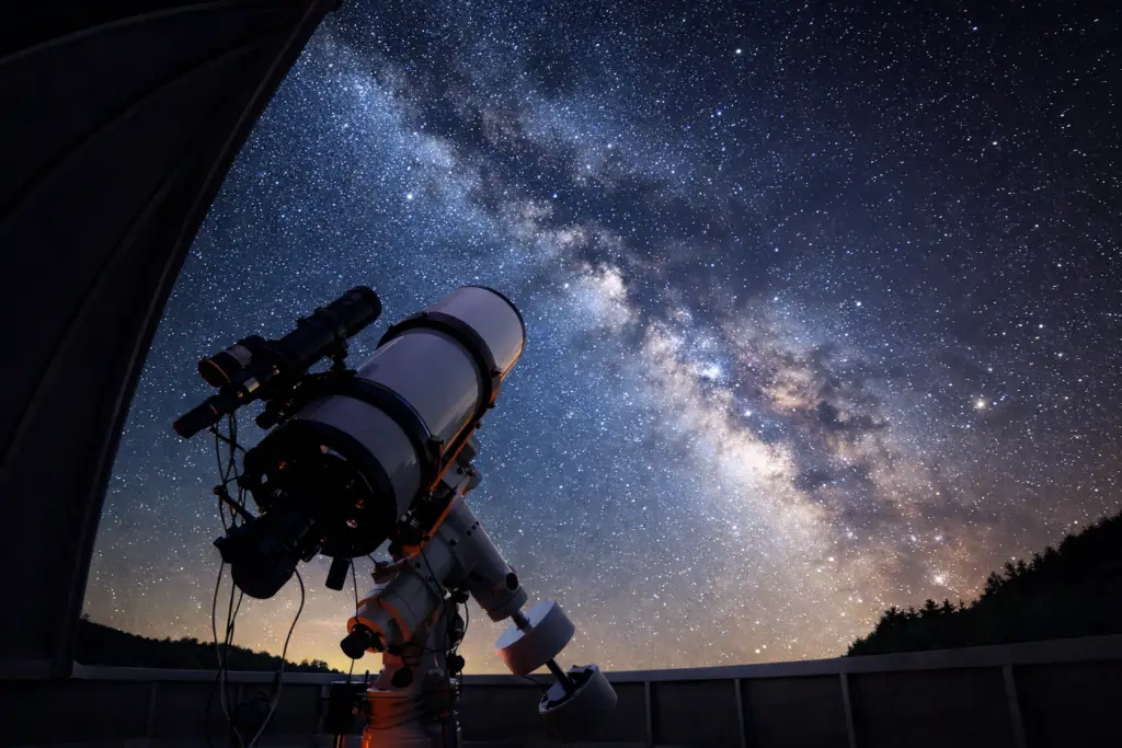 Teleskop mit Blick in die Sterne